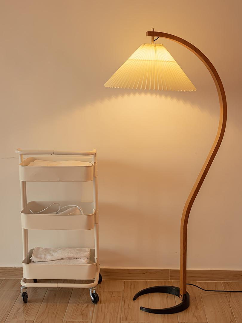 Drewniana Podłogowa Lampa Z Plisowanym Kloszem