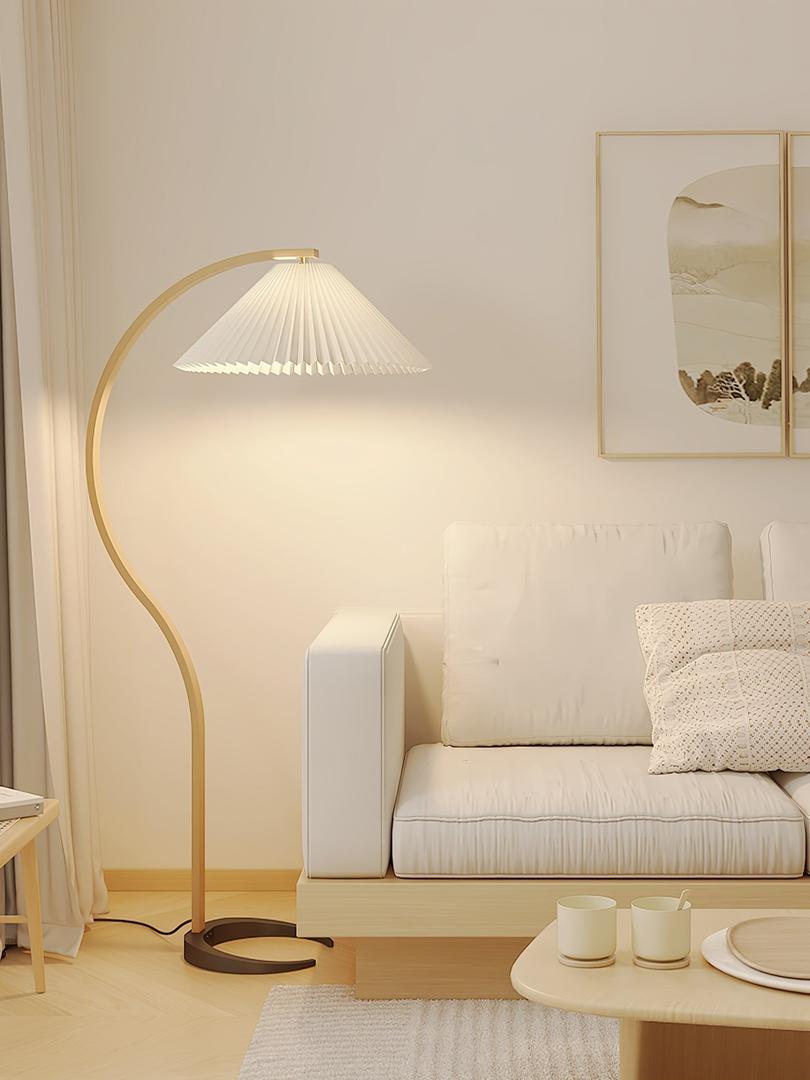 Drewniana Podłogowa Lampa Z Plisowanym Kloszem