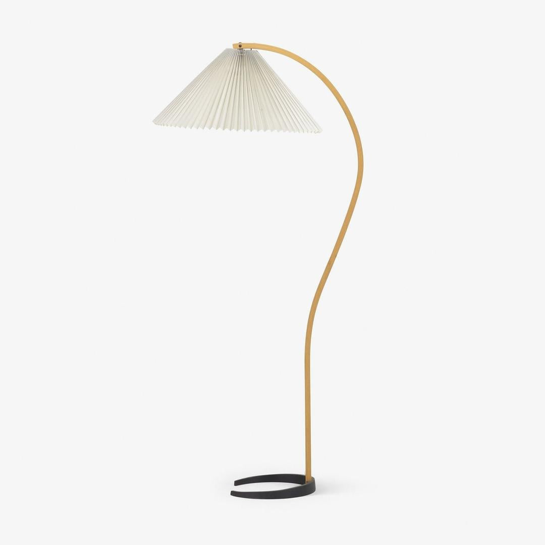 Drewniana Podłogowa Lampa Z Plisowanym Kloszem