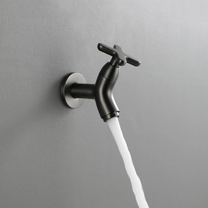 Mosiężny Kran Ścienny do Zimnej Wody z Okrągłą Wylewką – widok produktu 1 | Nuvira Home