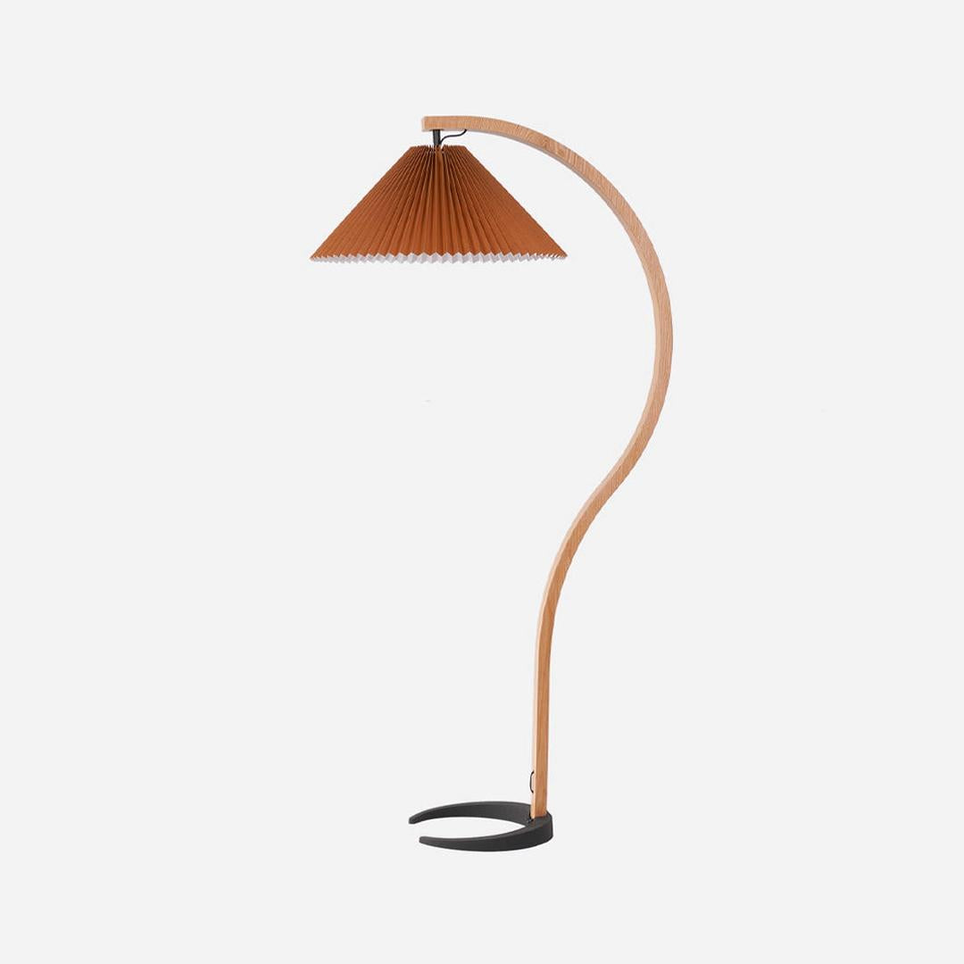 Drewniana Podłogowa Lampa Z Plisowanym Kloszem