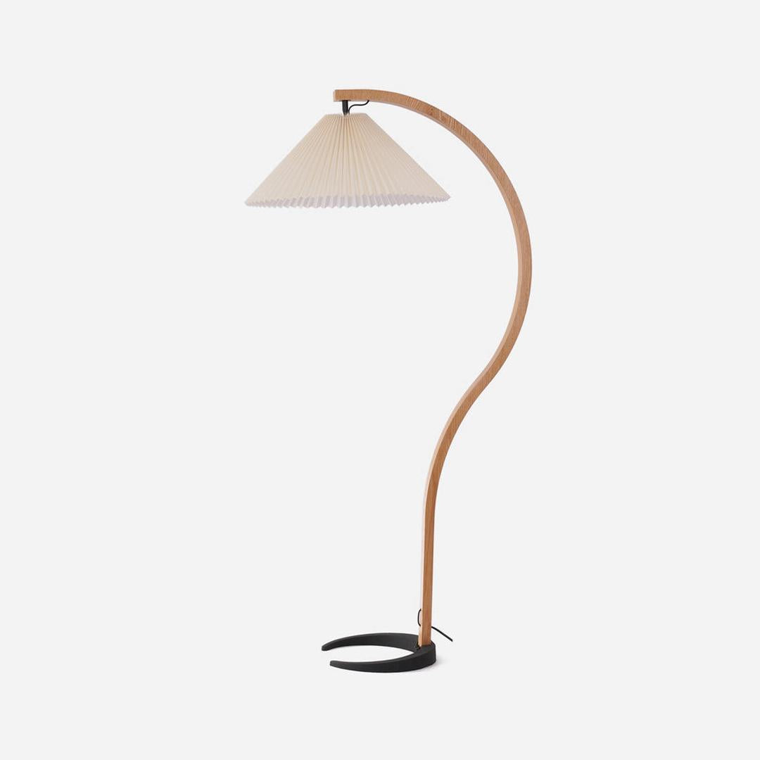 Drewniana Podłogowa Lampa Z Plisowanym Kloszem