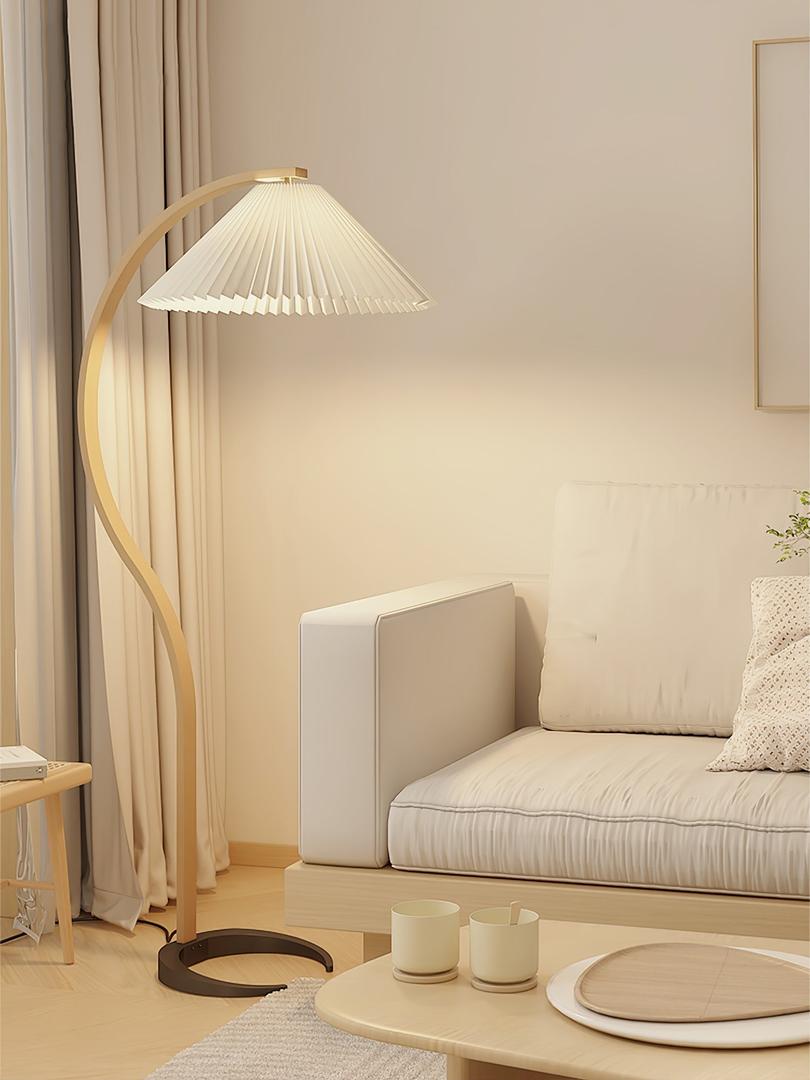 Drewniana Podłogowa Lampa Z Plisowanym Kloszem