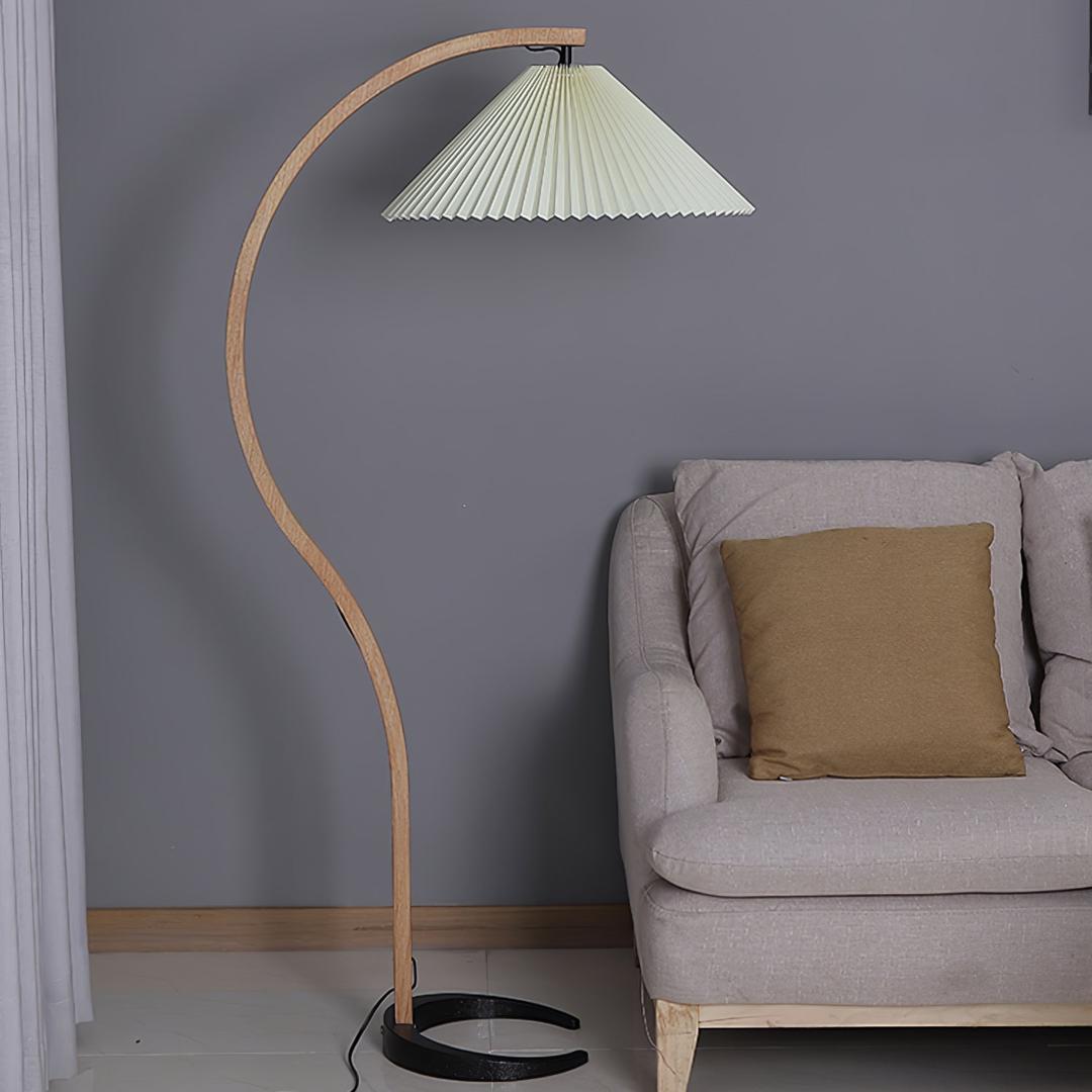 Drewniana Podłogowa Lampa Z Plisowanym Kloszem