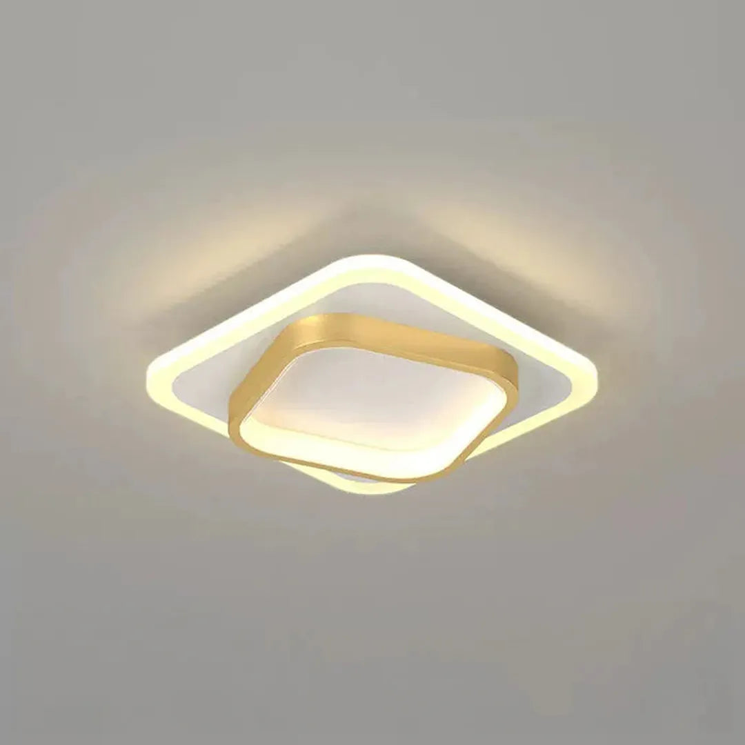 Kwadratowa lampa sufitowa z złotym oświetleniem LED – widok produktu 1 | Nuvira Home