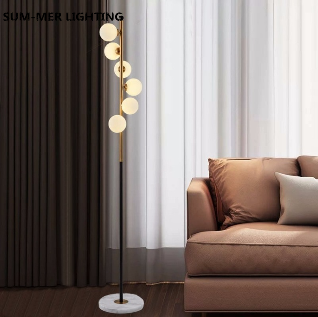 Nordycka Podłogowa Lampa Ze Szklaną Kulą – widok produktu 14 | Nuvira Home