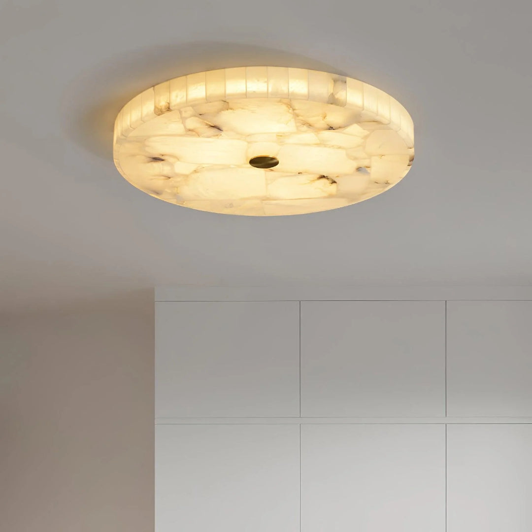 Okrągła lampa sufitowa z alabastru o naturalnym wyglądzie – widok produktu 10 | Nuvira Home