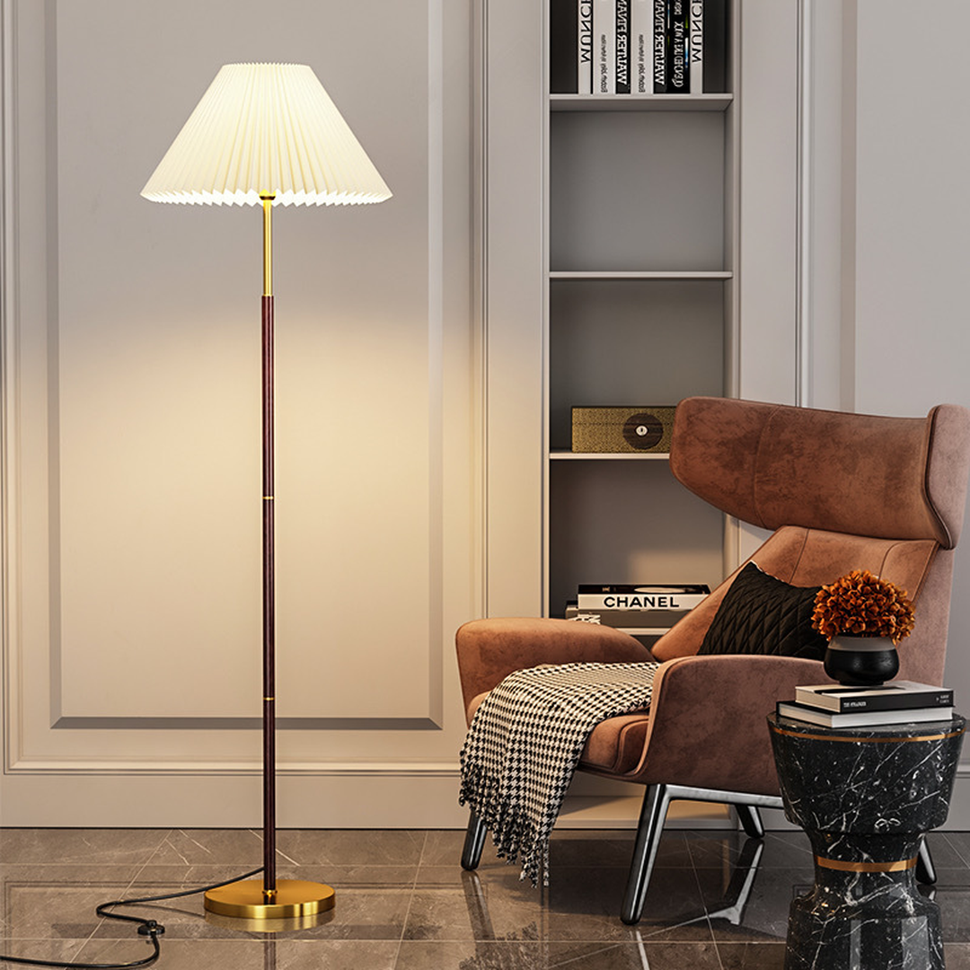 Plisowana Lampa Podłogowa Z Papieru Ryżowego Ze Smukłym Stojakiem – widok produktu 9 | Nuvira Home