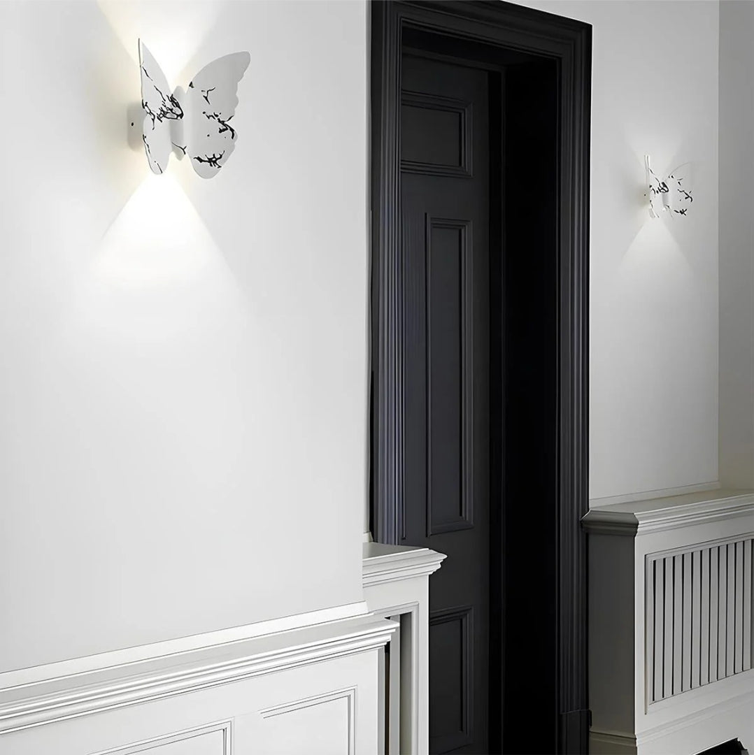 Zewnętrzna lampa ścienna LED z motylem – widok produktu 12 | Nuvira Home